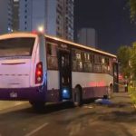 Muere atropellado por bus del corredor morado