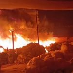 Voraz incendio en almacén de reciclaje movilizó a más de 10 unidades de bomberos en Lurigancho-Chosica