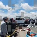 Brutal accidente en Arequipa: al menos 11 muertos deja choque de miniván y camión