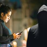 ¿Te están espiando? 1 de cada 4 mujeres en Perú detecta apps de vigilancia sin saberlo
