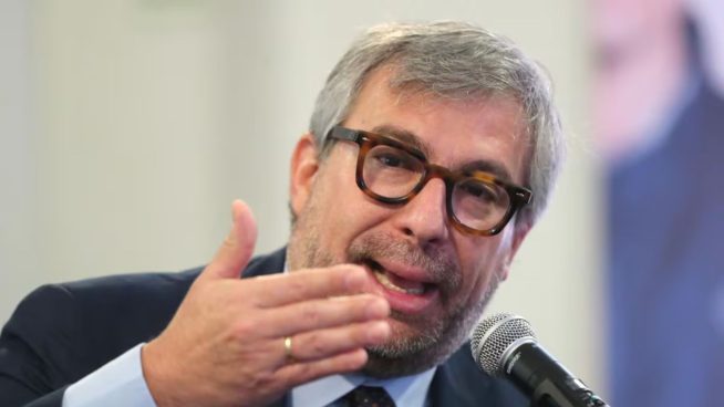 Corvetto admite fallas en distribución de material electoral ante comisión del Congreso