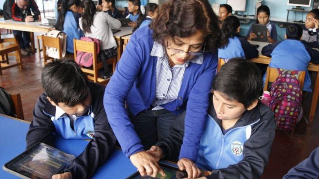 Oficializan ley que garantiza mejora en pensiones para maestros jubilados y cesantes