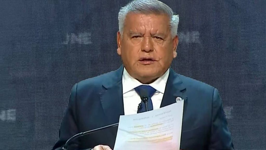César Acuña promete que los 20 mejores alumnos de universidades irán al sector público