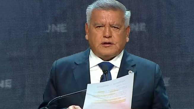 César Acuña promete que los 20 mejores alumnos de universidades irán al sector público