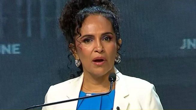 Rosario Fernández promete entregar bachillerato automático y titulación gratuita