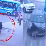 Atropella a mujer de 63 años, finge ayudarla y luego la abandona | VIDEO