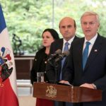 Chile busca expulsar indocumentados y plantea corredor humanitario por Perú pese a rechazo