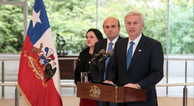 Chile busca expulsar indocumentados y plantea corredor humanitario por Perú pese a rechazo