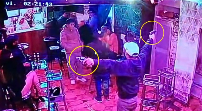 Hombre ingresa a discoteca con dos armas y mata a exfutbolista | VIDEO