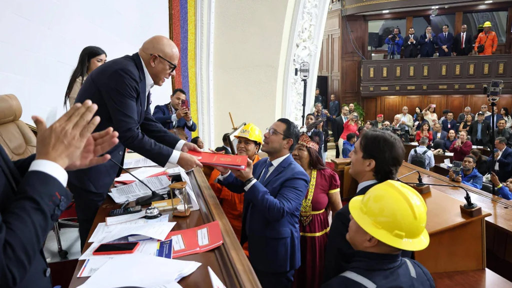 Venezuela abre el sector minero a la inversión privada tras décadas del chavismo