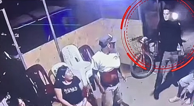 Matan a hombre de 18 disparos dentro de un bar: cámaras captaron el ataque