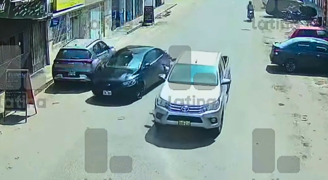 Sicarios desatan feroz ataque a balazos contra conductor en SJL | VIDEO