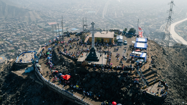 Viernes Santo: feligreses suben al Cerro San Cristóbal para tradicional peregrinación por Vía Crucis [GALERÍA]