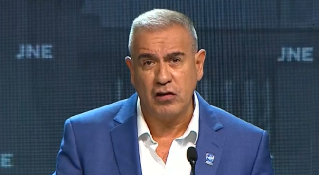 Wolfgang Grozo promete crear dos tipos de becas para jóvenes y maestros