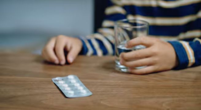 Jóvenes en peligro por peligroso reto viral con paracetamol