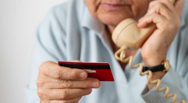 Te ofrecen tarjetas de crédito, pero terminan vaciando tus cuentas: cuidado con esta modalidad de estafa