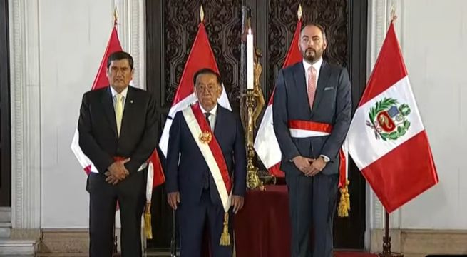 Amadeo Flores Carcagno juró como nuevo ministro de Defensa tras la renuncia de Carlos Díaz