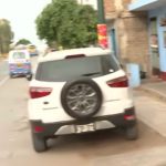 Delincuentes casi se llevan a niño de 2 años tras asaltar camioneta