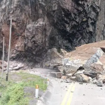 Caída de rocas bloquea Carretera Central en Huarochiri y frena paso de vehículos