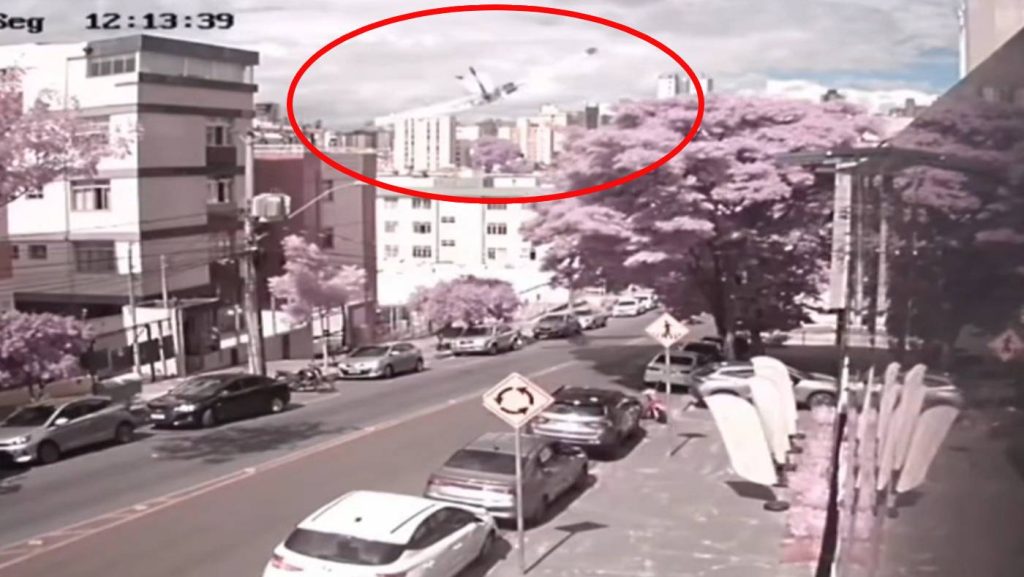 Avioneta se estrelló contra edificio en Brasil: accidente dejó dos muertos y varios heridos | VIDEO