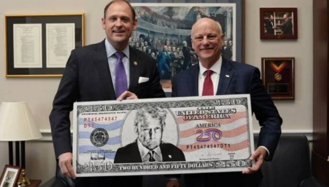 Gobierno de Estados Unidos impulsa billete de 250 dólares con la cara de Donald Trump