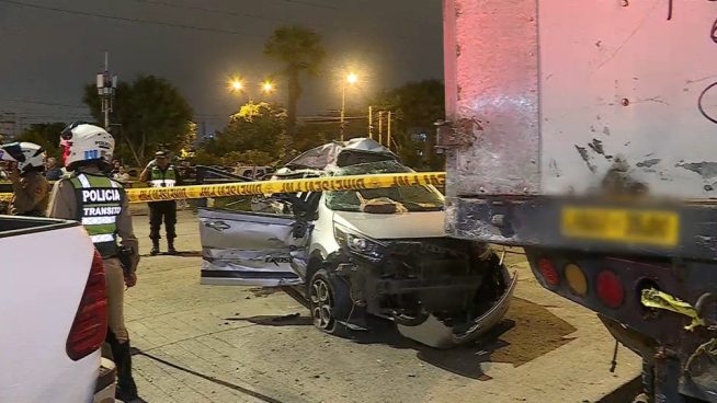 Dos jóvenes fallecidas dejó choque de auto contra tráiler: ocupantes salían de discoteca