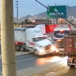 Bus interprovincial provoca triple choque en la Panamericana Norte | VIDEO