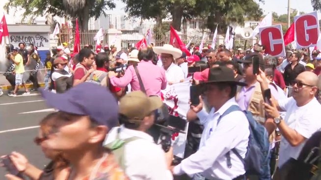 Roberto Sánchez estuvo en primera línea en marcha por el Día del Trabajo | VIDEO