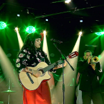 Yo Soy GRANDES BATALLAS: ¡Mon Laferte no baja la guardia y defiende su silla con “Amor completo”!