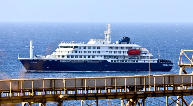 Crucero con casos de hantavirus llega a Tenerife y pasajeros son puestos en cuarentena
