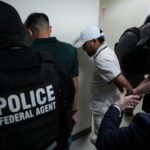 Juez federal suspende arrestos de ICE en tribunales migratorios de New York