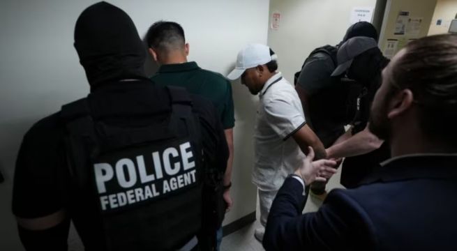 Juez federal suspende arrestos de ICE en tribunales migratorios de New York