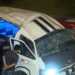 Roban combi en plena ruta y desatan persecución policial: vehículo terminó desbarrancado y chocado