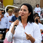 Keiko Fujimori afirma que hubo decisiones “negativas” en el gobierno de su padre: “se va a corregir”
