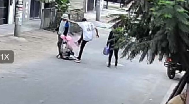 Sujeto lanza patadón a niña de 5 años frente a sus padres y terminó linchado por vecinos
