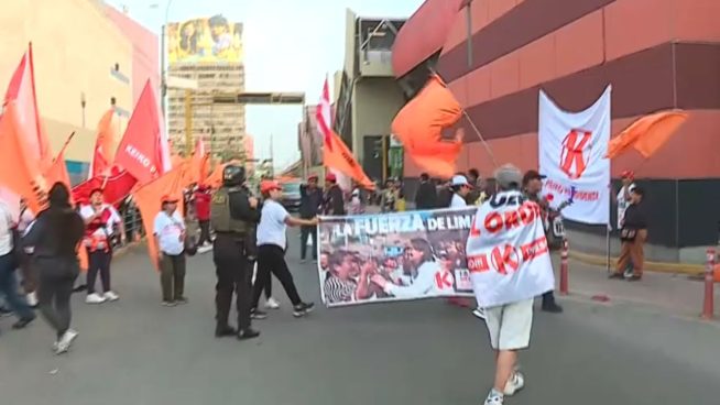 Debate presidencial 2026: simpatizantes se concentran fura del Centro de Convenciones | VIDEO