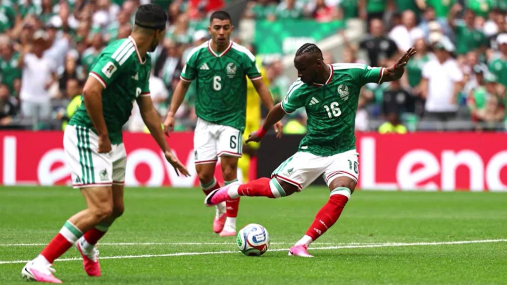 México venció 2-0 a Sudáfrica en el primer partido de la Copa del Mundo