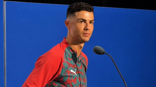 Cristiano Ronaldo “harto” con preguntas sobre Messi a pesar de marcar doblete con Portugal