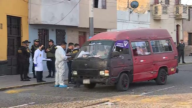 Hieren a chofer, cobradora y pasajero tras disparar 14 veces contra combi en el Callao