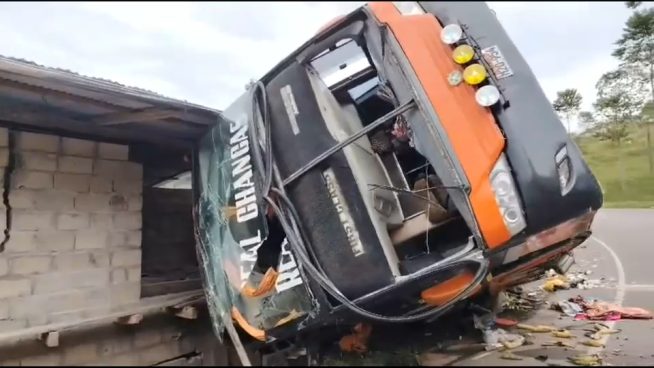 Bus que se dirigía a Lima se despista y deja al menos ocho muertos en Huánuco