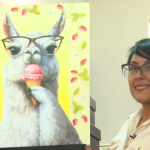 Artista peruana destaca por sus obras de llamas y alpacas en Azerbaiyán | VIDEO