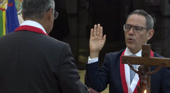 Helder Domínguez juramentó como nuevo presidente del Tribunal Constitucional tras salida de Luz Pacheco