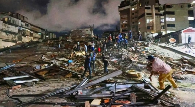 Buscan sobrevivientes entre escombros tras terremotos en Venezuela | VIDEO