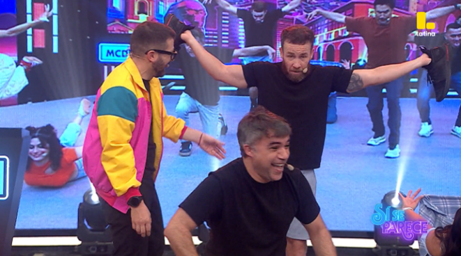 Me Caigo De Risa: ¡Rodrigo Sánchez Patiño se quitó las zapatillas para imitar un águila y provocó una ola de risas!