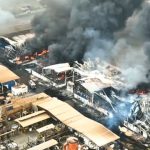 Incendio consume fábricas y moviliza más de 20 unidades de bomberos en Lurín