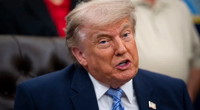 Donald Trump exige bajar la gasolina a US$2,50 por galón y amenaza con “grandes problemas”