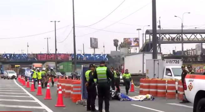 Pareja que viajaba en moto muere arrollada por camión en Acho