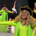 Me Caigo De Risa: ¡Luciana Arispe se transformó en Laura León y terminó volando por el escenario gracias a eduardo romay!