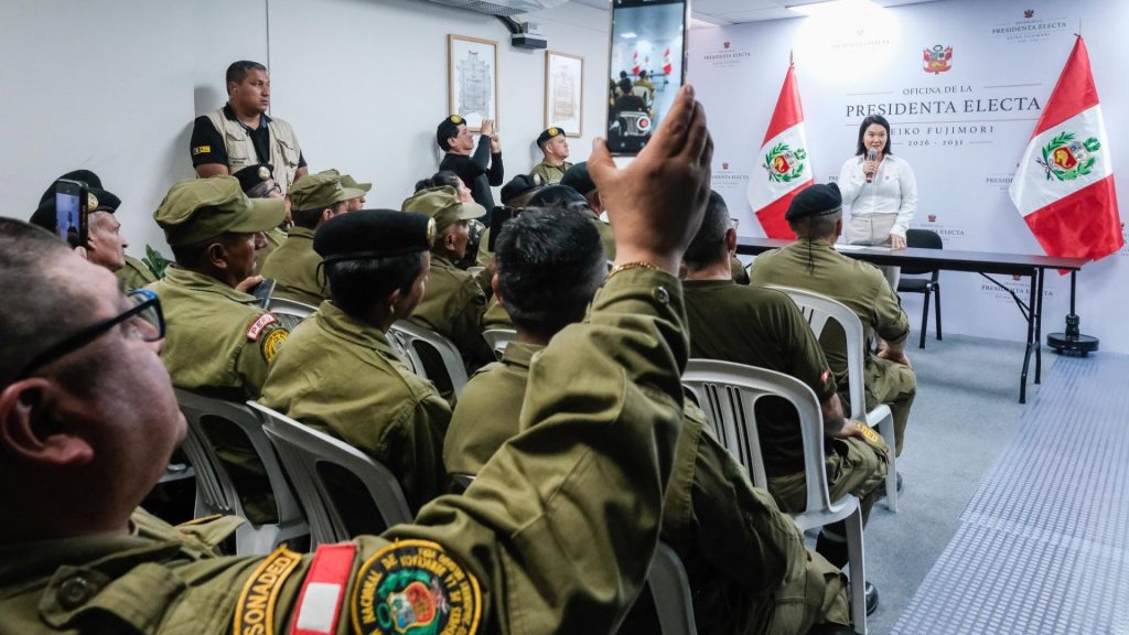 Keiko Fujimori se reunió con excombatientes Defensores de la Democracia