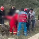 Combi cae a abismo y deja al menos once pasajeros muertos: los cuerpos son sacados del río